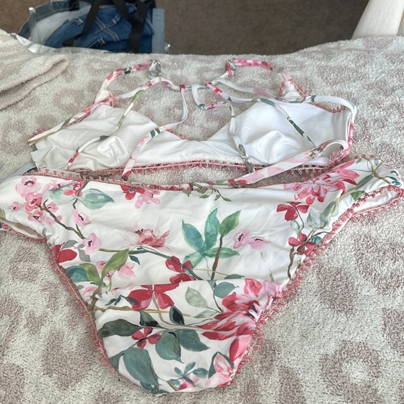 White and pink bikini good used condition. Size Med - Picture 2 of 5